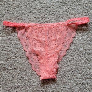 NWOT Victoria's Secret Dream Angels Lace String Bikini Panty